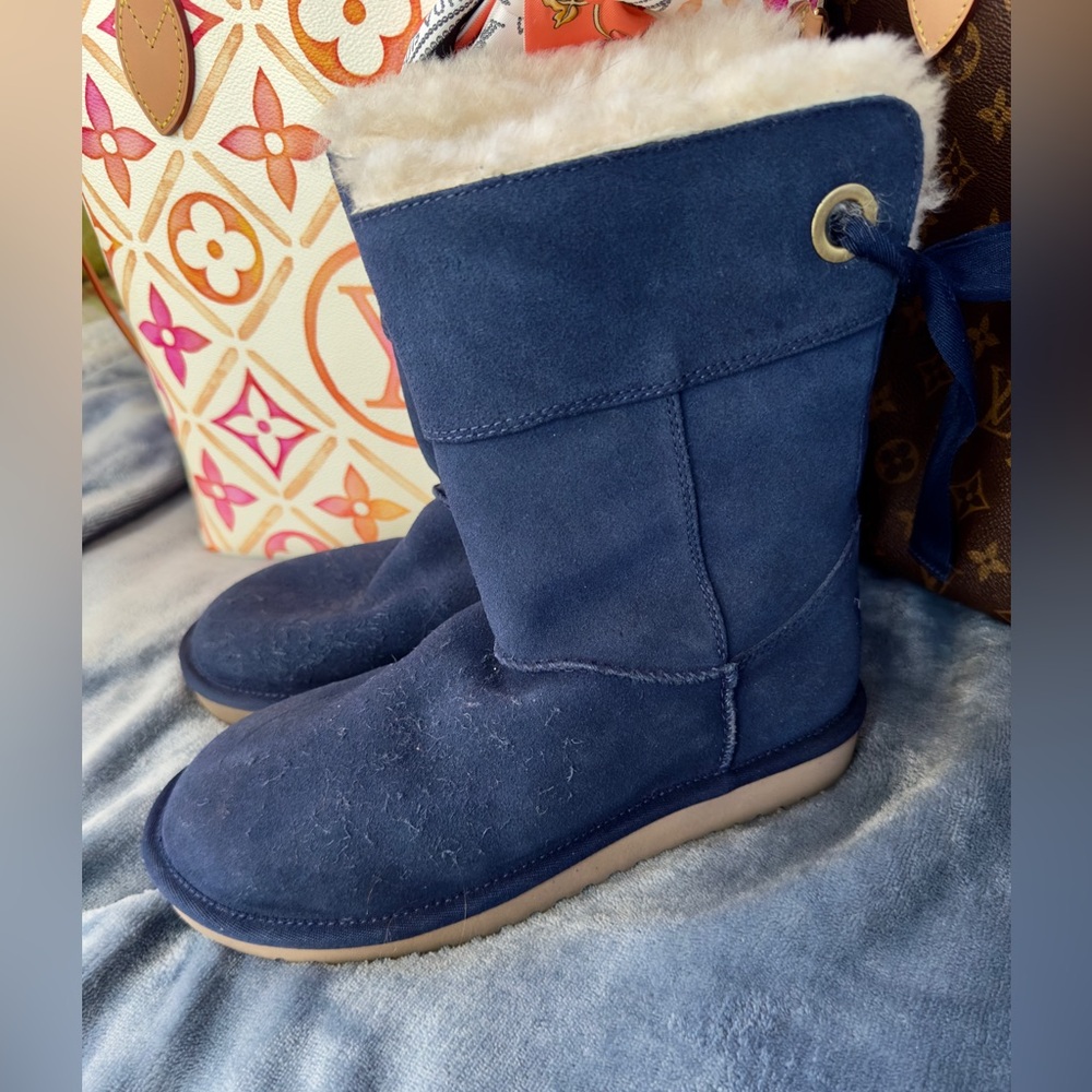 EUC Koolabura by UGGS Navy Blue bow sheep wool lined fleece roll down Size 6